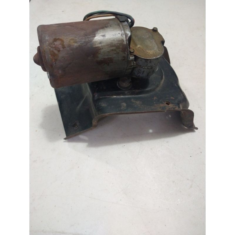 Motor limpia parabrisas con base